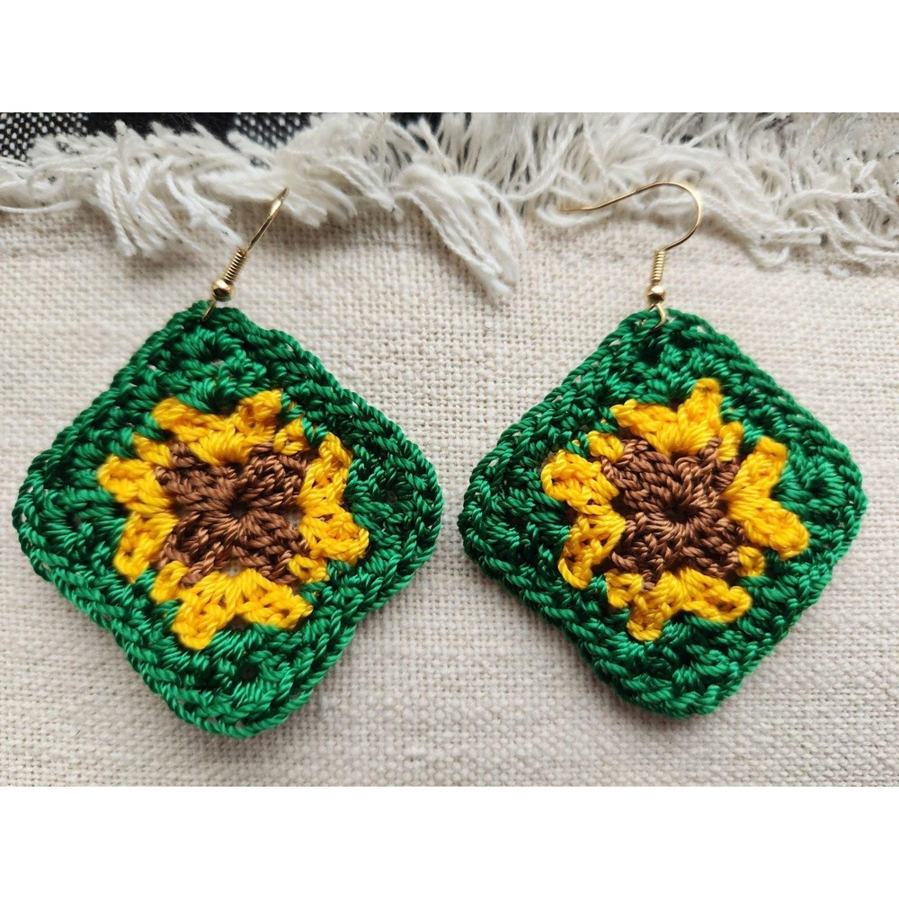Granny‎ Square Green Earrings by MerakiMimos made with nylon thread